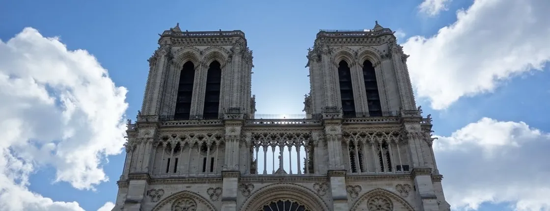 Notre Dame Island with Entrance to Sainte Chapelle