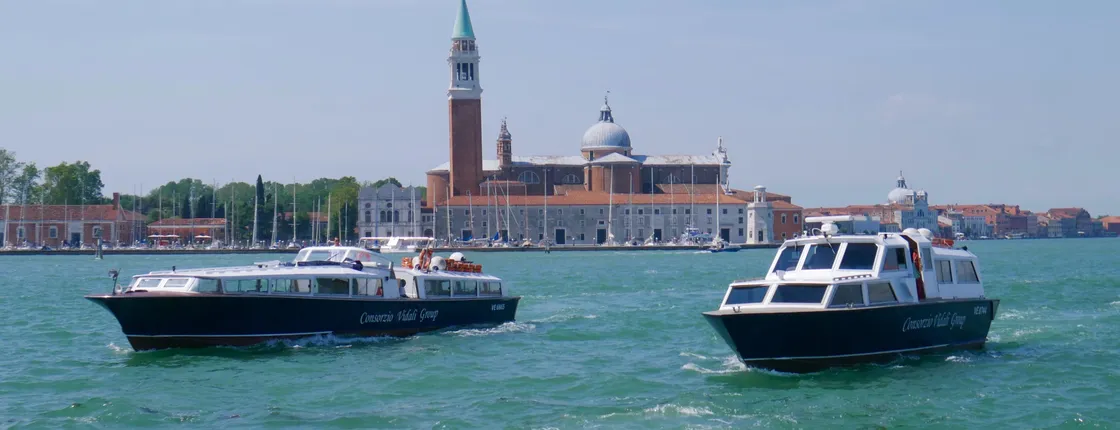 Murano guided tour with glass blowing session