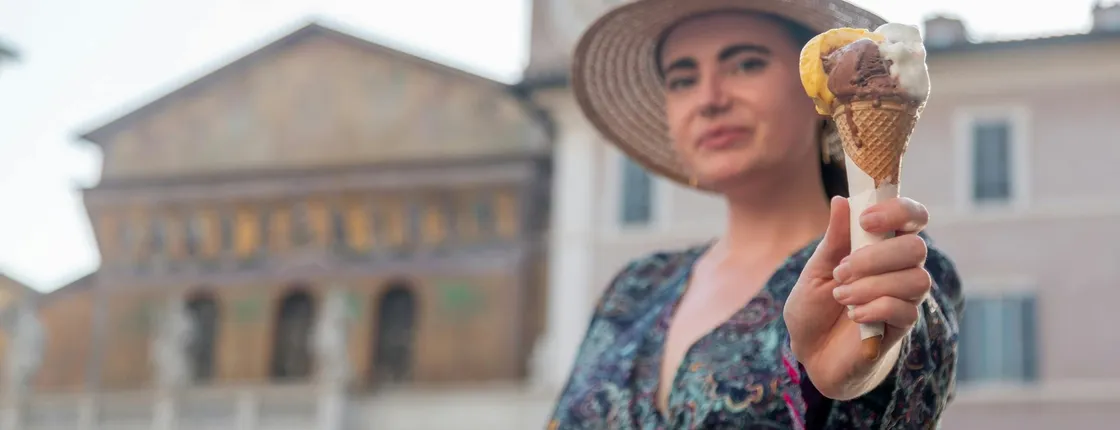Romantic photoshoot in charming Trastevere