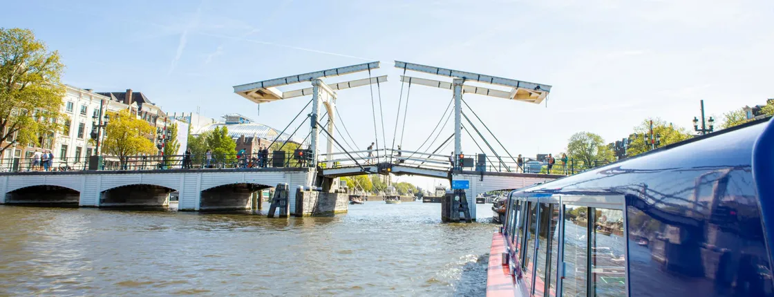 Gray Line Canal Cruise with with snackbox & MOCO Museum
