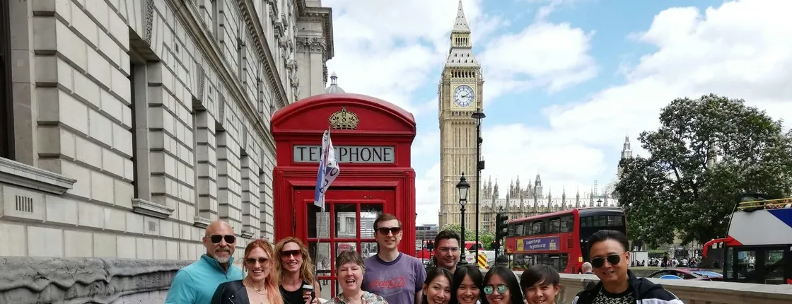 London essential sights small-group walking tour