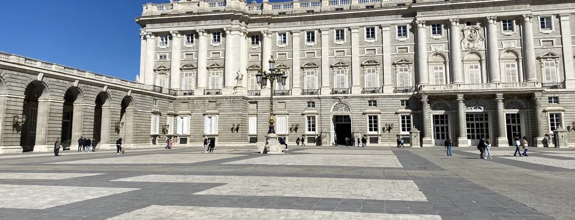 Royal Collections Gallery and Royal Palace Guided Tour in English