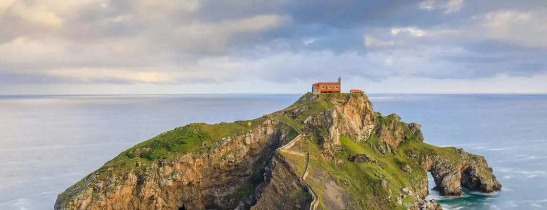 Gaztelugatxe and Gernika Tour From San Sebastian