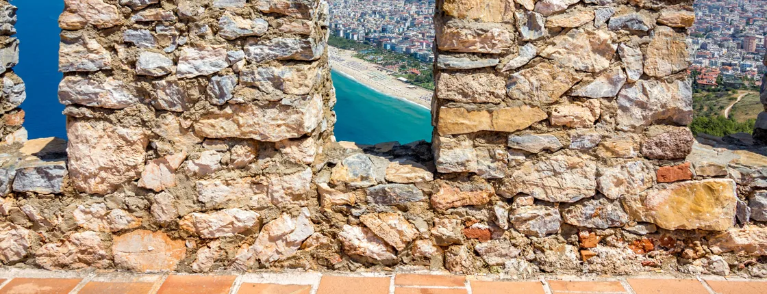 Full-day winter tour of Alanya with cable car, castle and cave visits