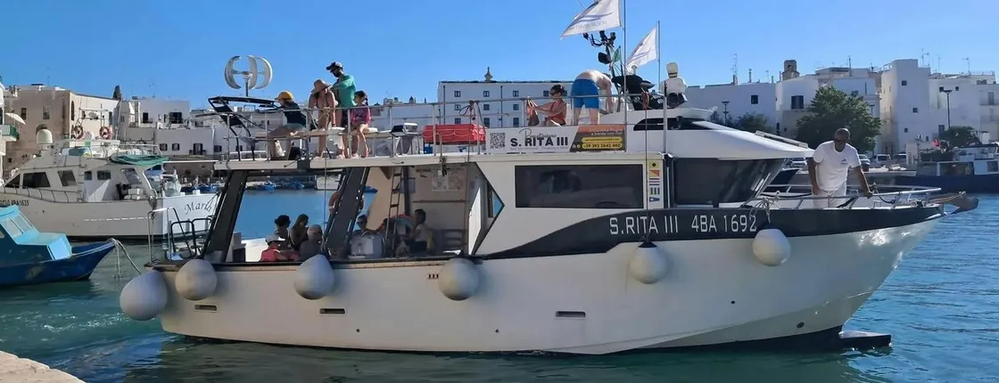 30-minute coastal discovery by boat from Monopoli