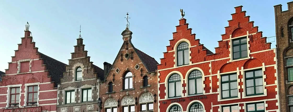 Paris to Bruges transfer by coach and audio-guided city tour