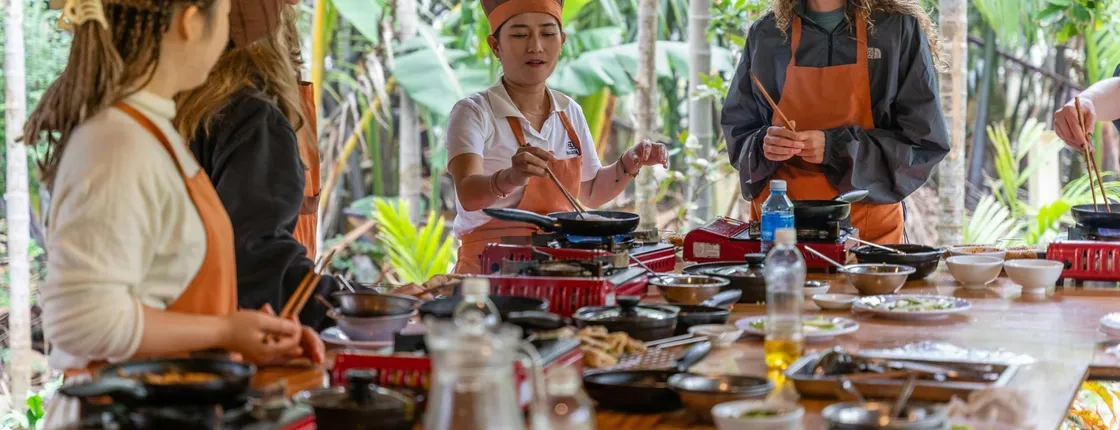 Mad Monkey Hoi AN Cooking Class & Bamboo Boats
