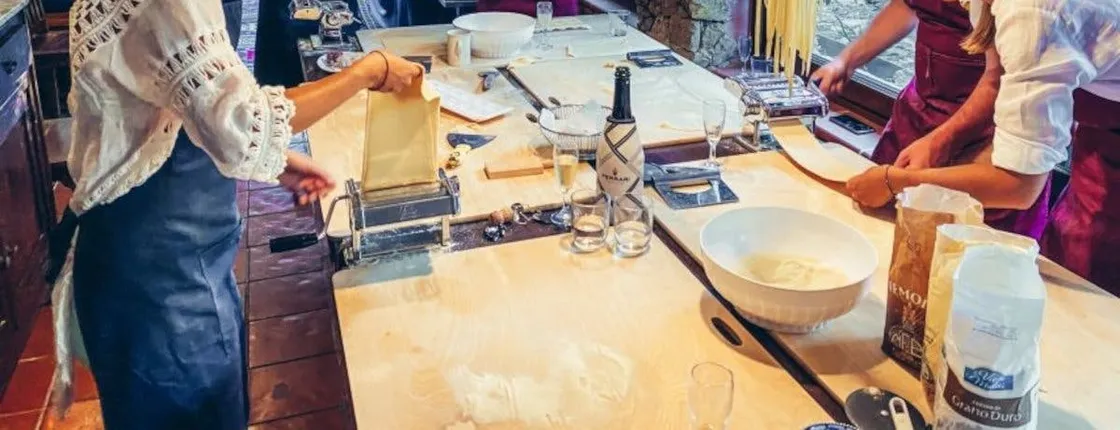 Cooking class of traditional recipes with a full meal in Alghero