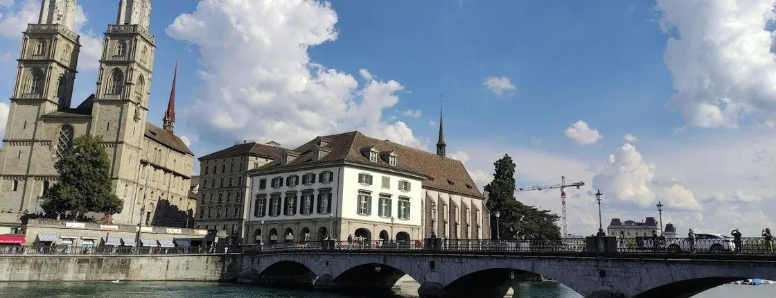 Self-guided audio tour through Zürich's cityscape