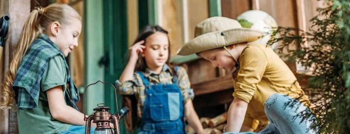 Family treasure hunt adventure in Athens