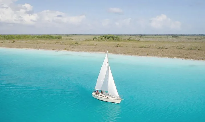 Tour en Velero por la Laguna de los 7 Colores