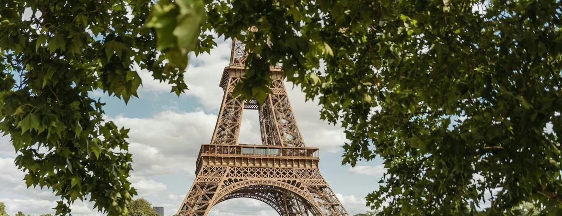 Eiffel Tower views, Île de la Cité and Louvre access