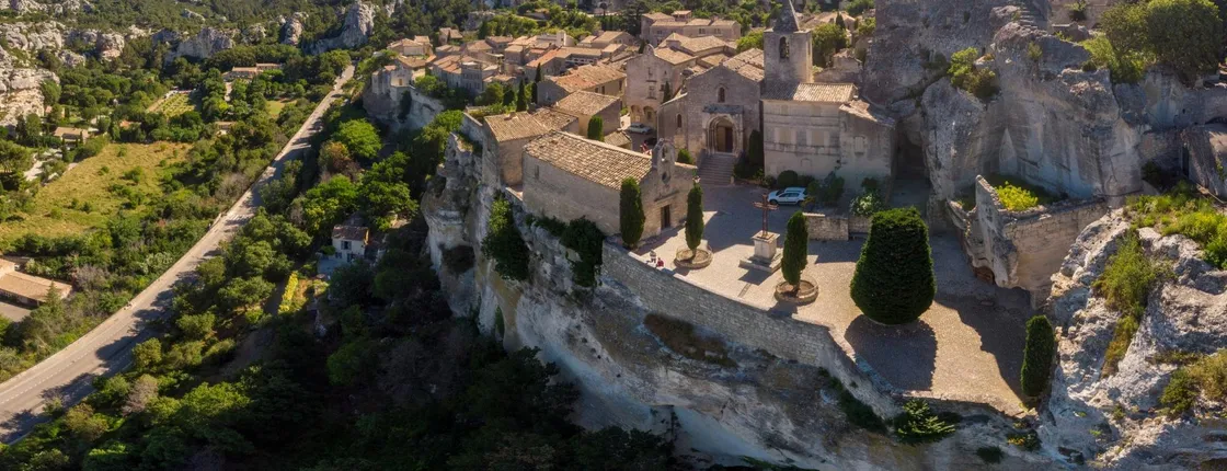 Les Baux-de-Provence tour with Carrières de Lumières and wine tasting