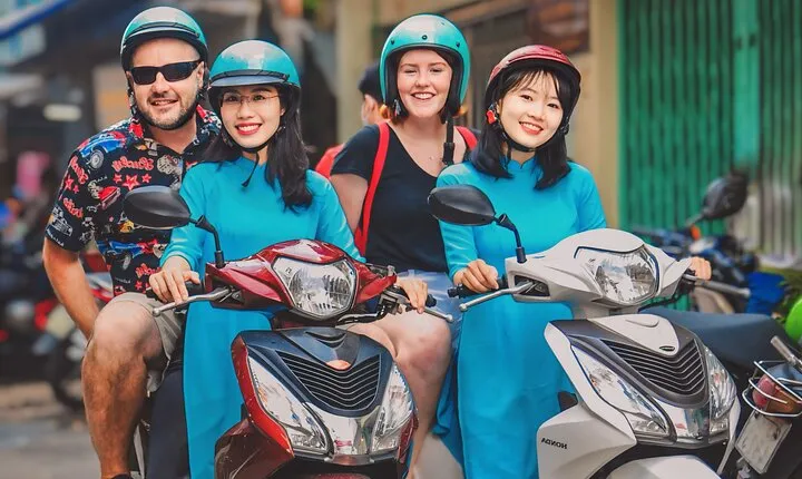 Ho Chi Minh Street Food & Sightseeing By Motorbike (Safe & Fun)