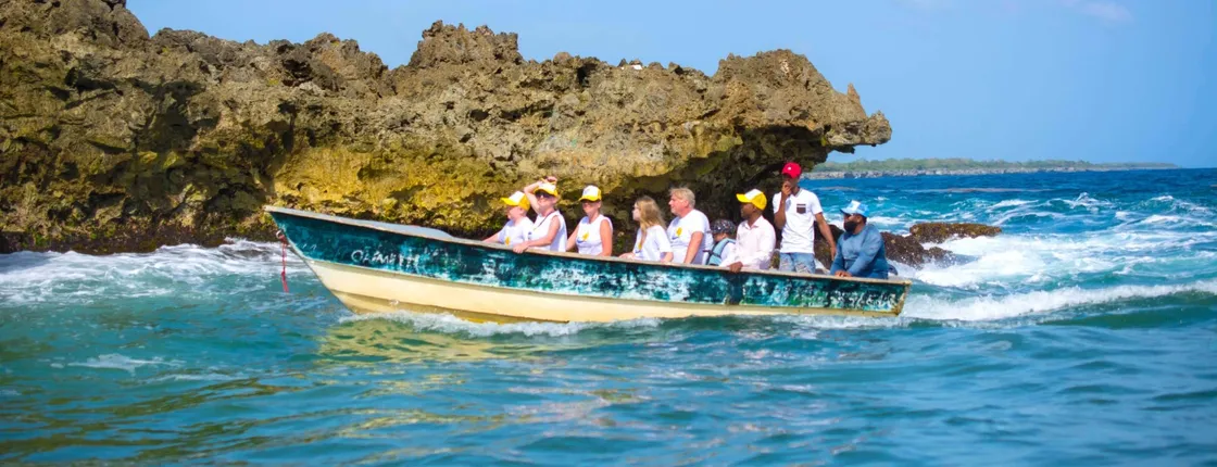 Tour of Boca de Yuma cliffs and beach with pick-up and boat ride