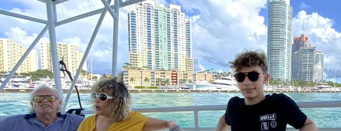 South Beach: Cruise of Millionaire’s Homes & Miami Skyline