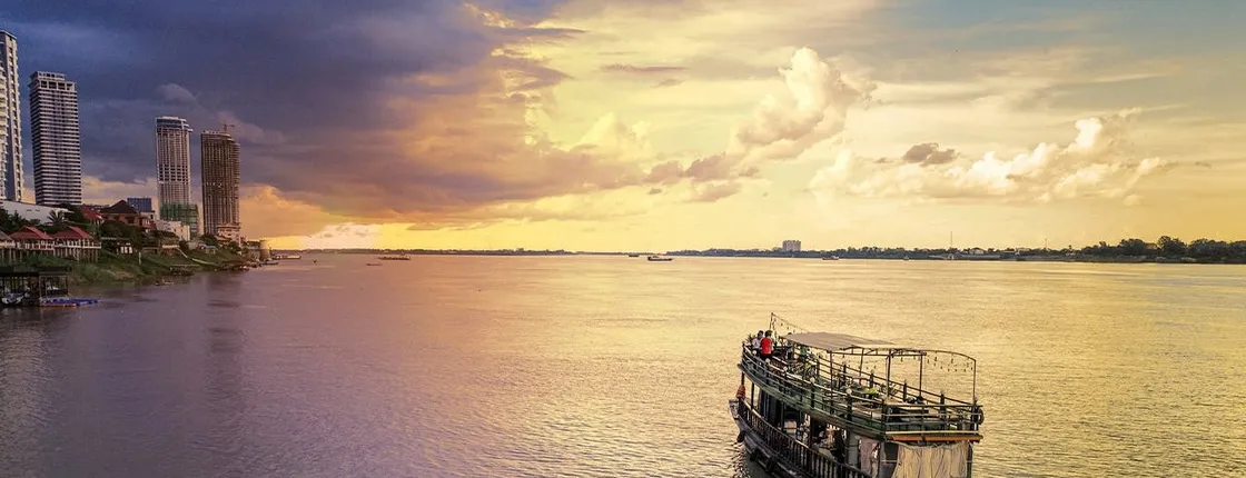 Phnom Penh half-day guided bike and boat tour