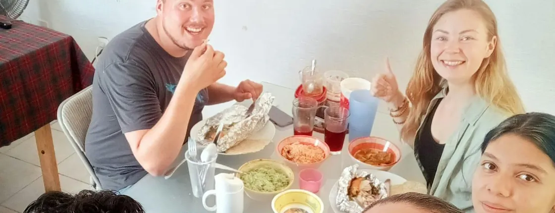 Food tasting with a local family in Cancún