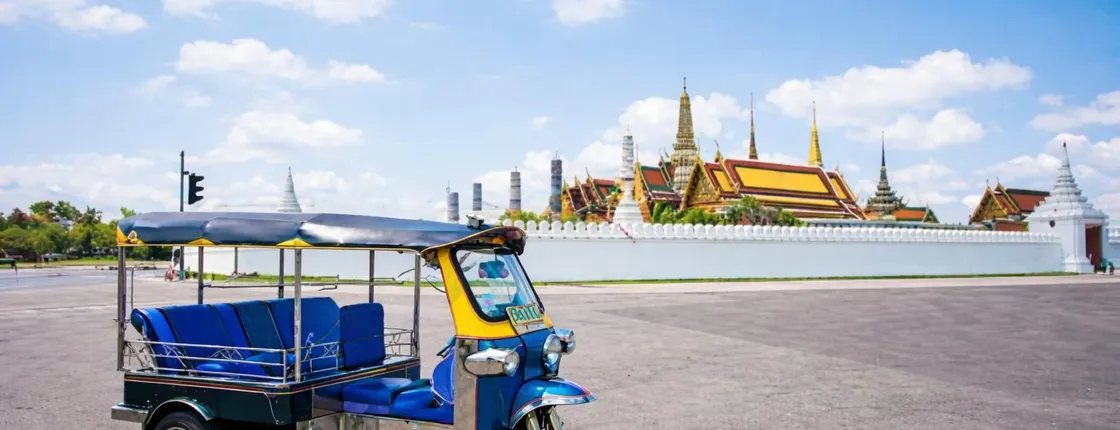 Half-day Bangkok tour to Grand Palace and temples by public transport