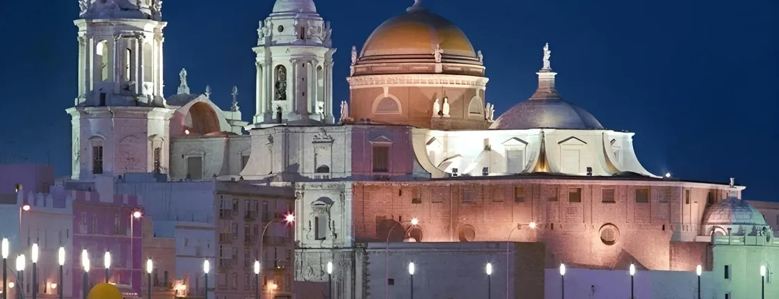 Guided tour of medieval Cadiz landmarks and history