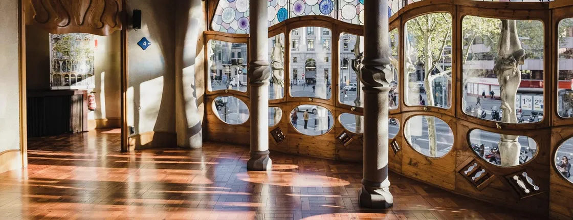 Complete Gaudí tour with Park Güell, Casa Batlló and Sagrada Familia