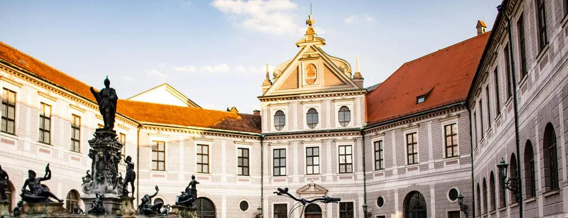 Highlights of Munich bike tour with Beer Garden stop