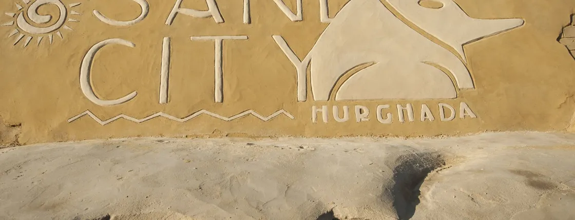 Hurghada Sand City and old town tour with dinner at New Marina