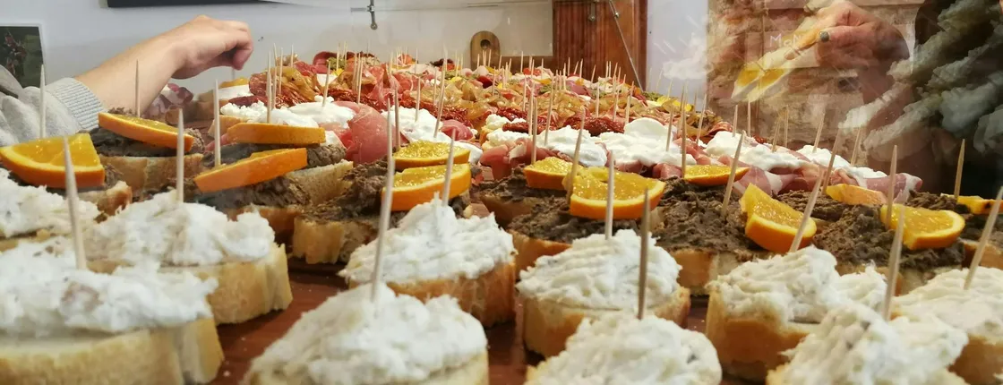 Verona guided walking food tour with aperitivo