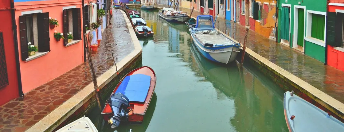 Murano and Burano half-day boat tour with glassblowing show