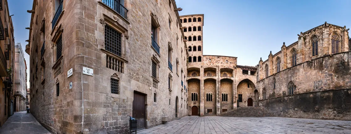 Barcelona gothic to modern guided tour