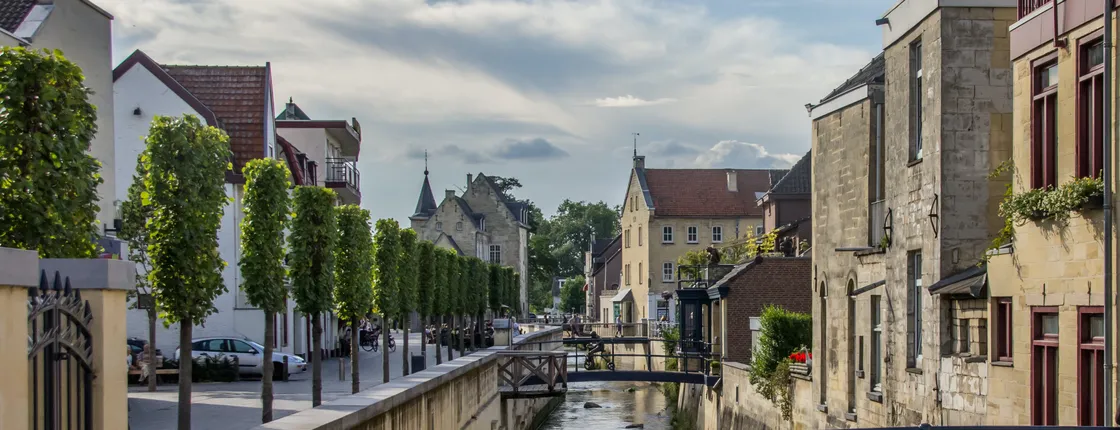 Self guided tour with interactive city game of Valkenburg
