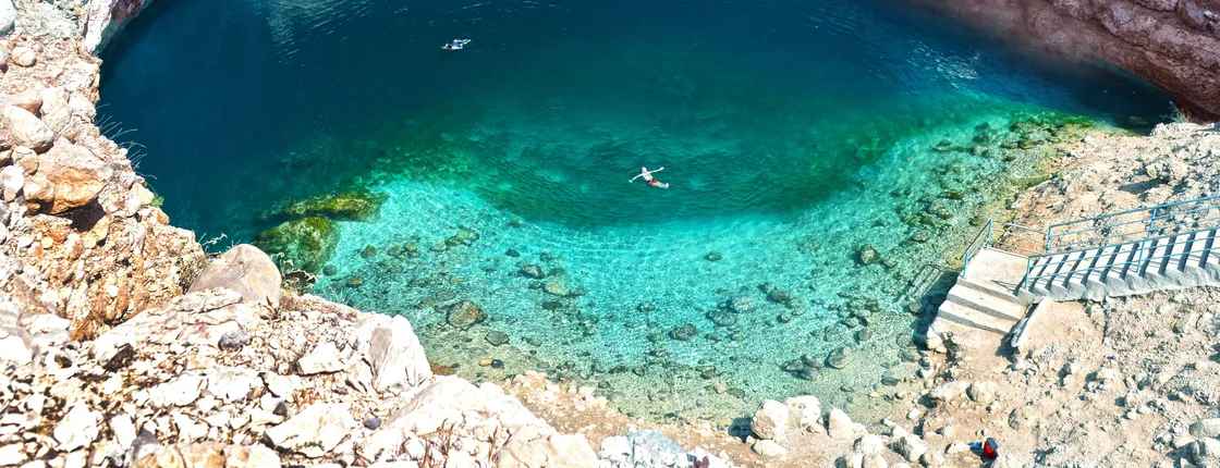 Private tour to Sinkhole and Wadi from Muscat with lunch box