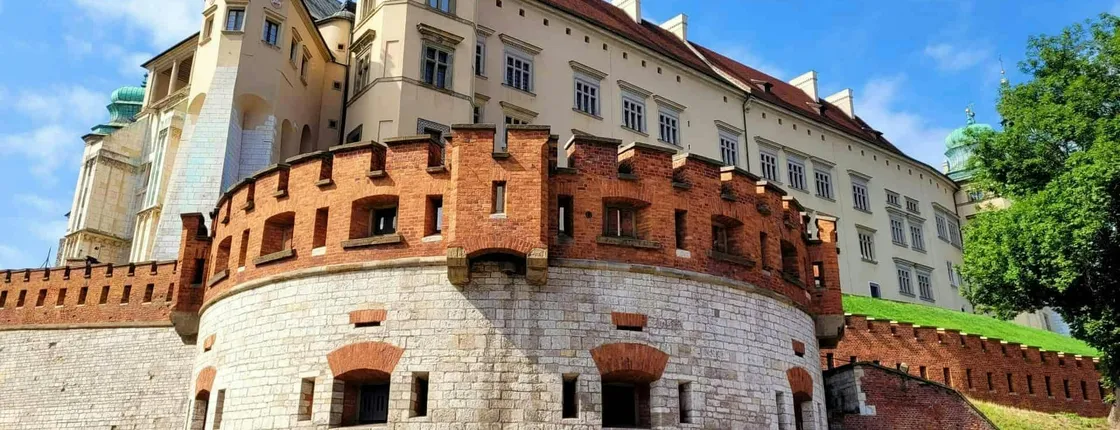 Spanish Guided Tour to Wawel Highlights