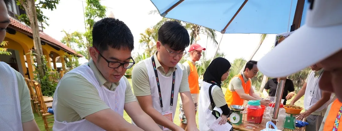 3.5-hour garbage enzyme-making in Hoi An