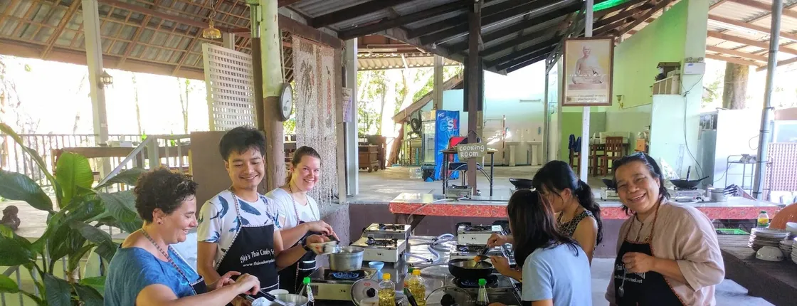 Evening Thai cookery class with chef Ya in Ao Nang