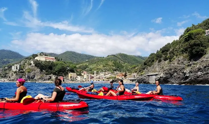 Kayak experience with Carnassa Tour in Cinque Terre + Snorkeling