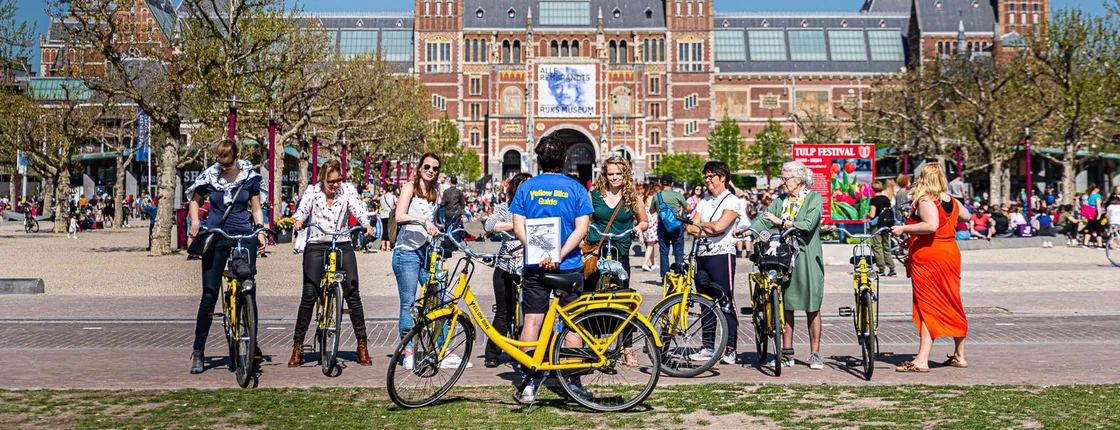 Small-group city bike tour of Amsterdam