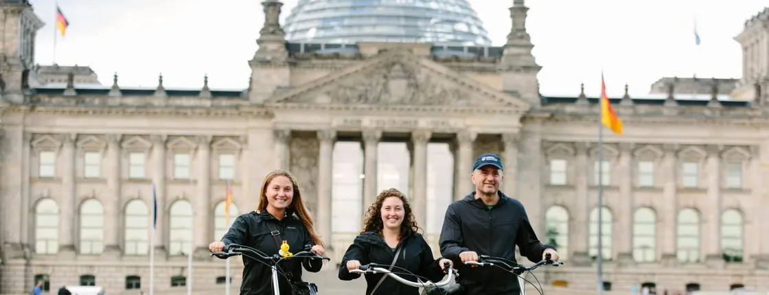 Berlin history e-bike tour with beer garden stop