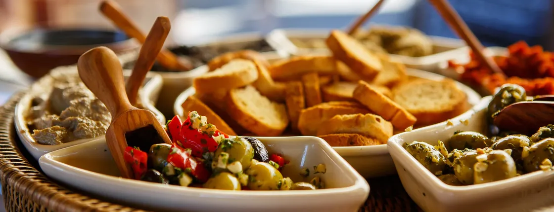 Traditional food tour in Marseille