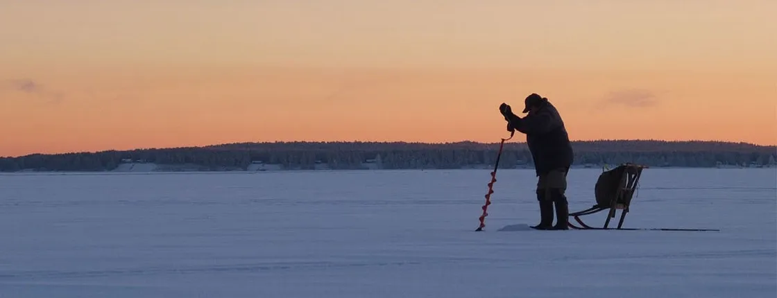 Guided ice fishing experience in Luleå