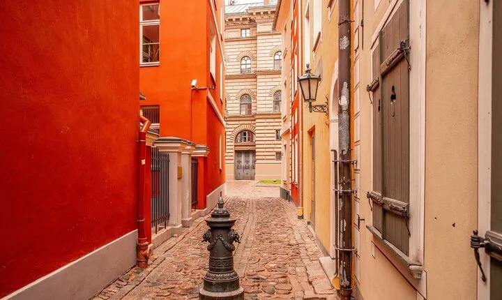 Riga Scavenger Hunt & Highlights Self-Guided Walking Tour