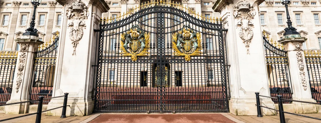 Buckingham Palace state rooms and changing of the Guard tour