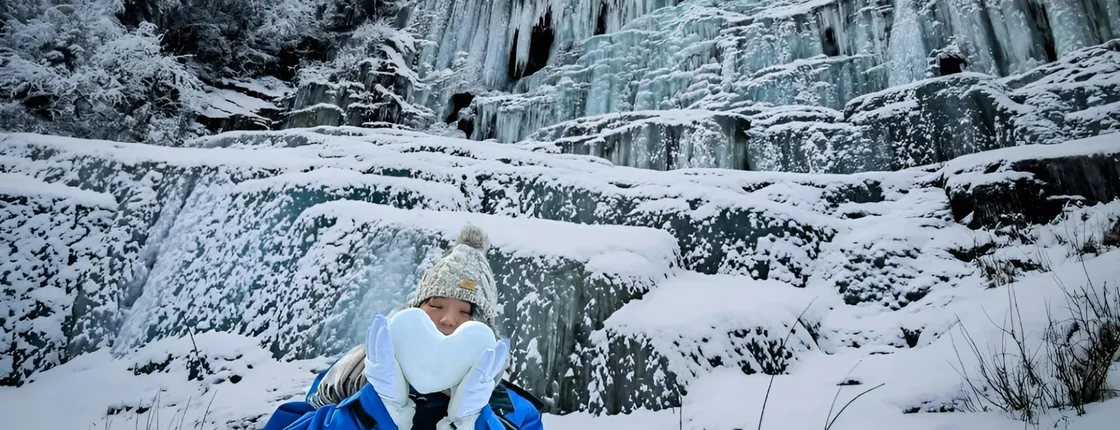 Korouoma frozen waterfalls small-group hiking experience and BBQ
