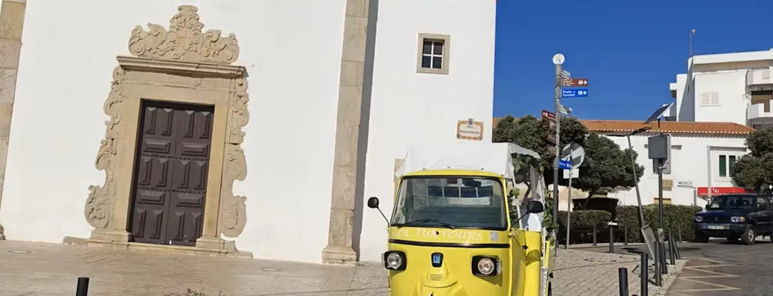 Guided tuk tuk experience of Albufeira Old Town