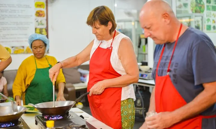 Full Day Phuket Easy Thai Cooking Class and Market Tour