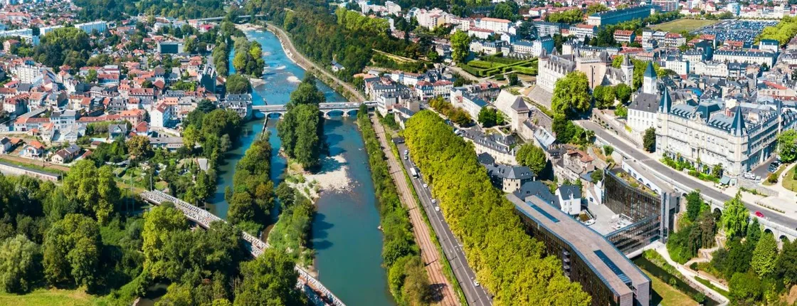Pau city highlights walking tour with a local guide