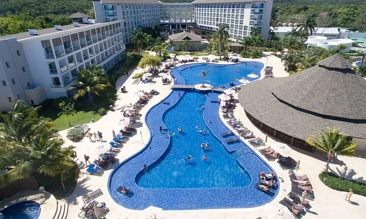 Private Airport Transfer to Hideaway at Royalton Blue Water