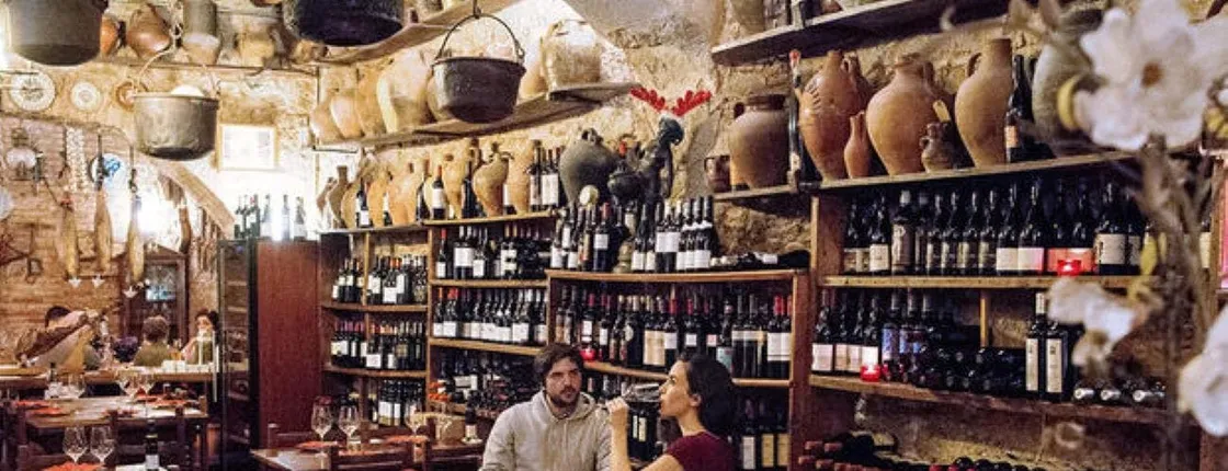 Tapas and Wine Tour in Barcelona's Gothic Quarter