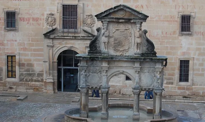 Guided tour of Baeza with entrance Baeza Cathedral