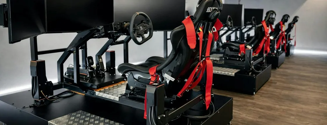 Motion racing simulator experience at Simudrom in Vienna